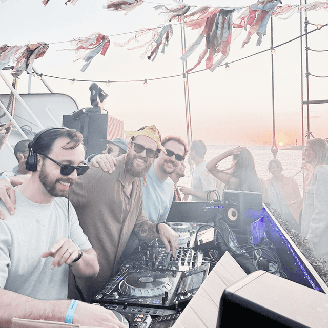 ...met knallend adjetuur!