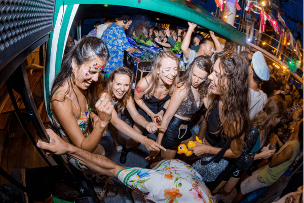 Lachen, gieren, brullen